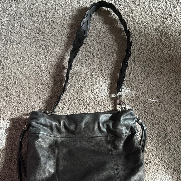 Elegant Black Leather Shoulder Bag - Picture 2 of 5